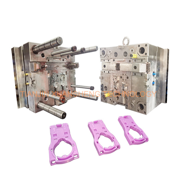 Medical detector component injection mold & molding-1